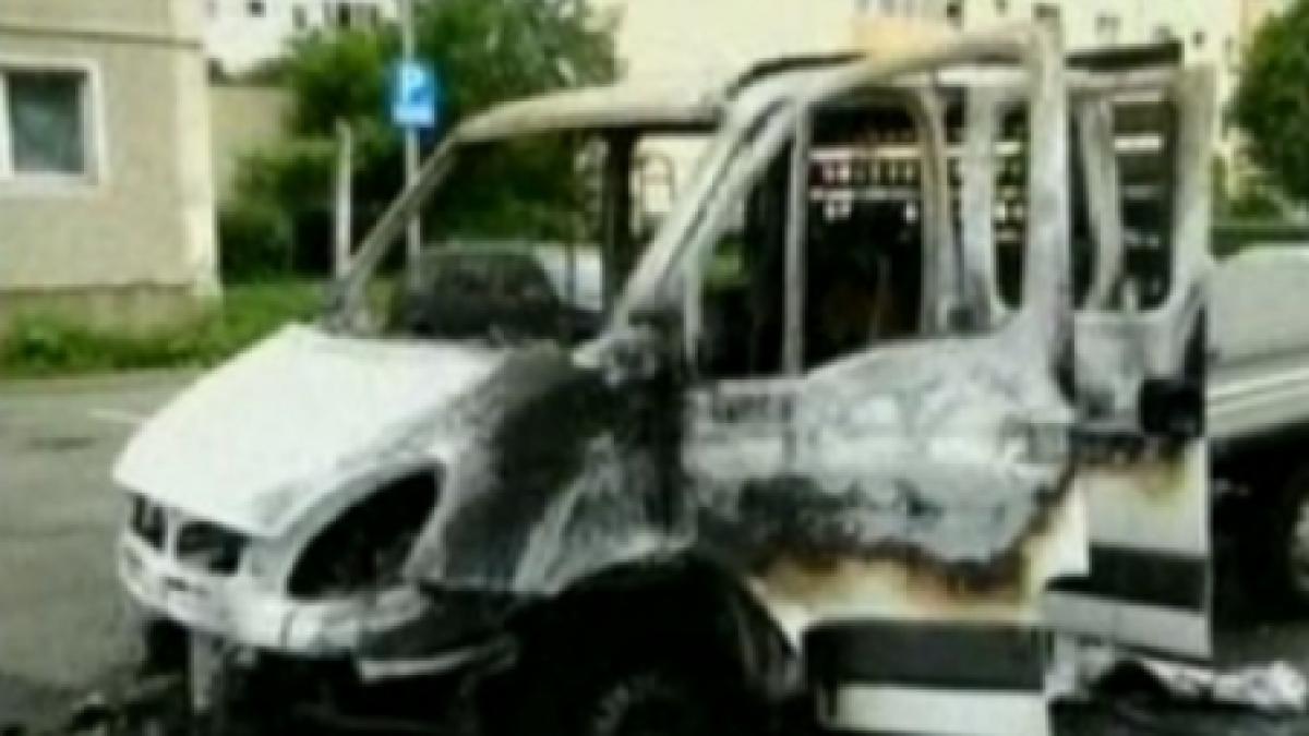 un barbat din brasov a incendiat una din masinile firmei unde lucra pentru ca patronii nu i au
