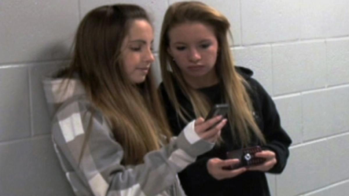 autoritatile europene fara mobil in scoli regula se va aplica si in romania