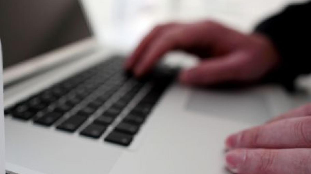 sabotat de calculator un hot a fost arestat dupa ce laptopul pe care l a furat i a facut poze