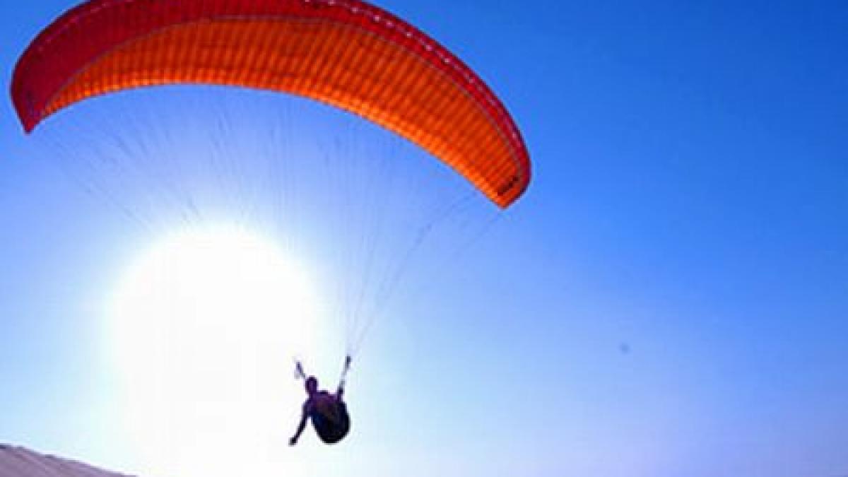 o tanara s a prabusit cu o parapanta in judetul brasov
