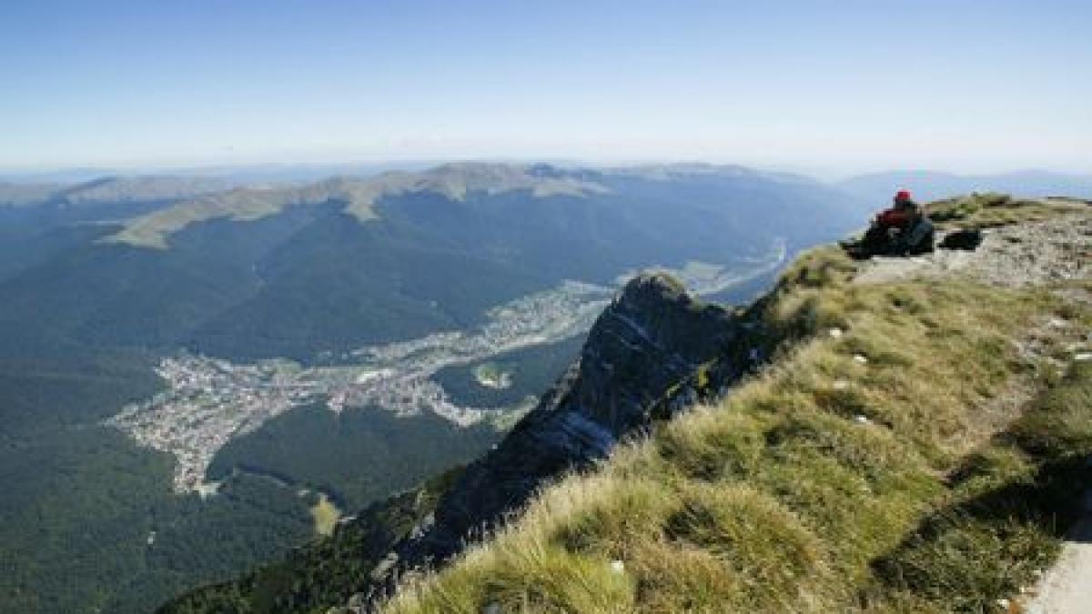 opt turisti dintre care doi accidentati blocati ore intregi in masivul fagaras