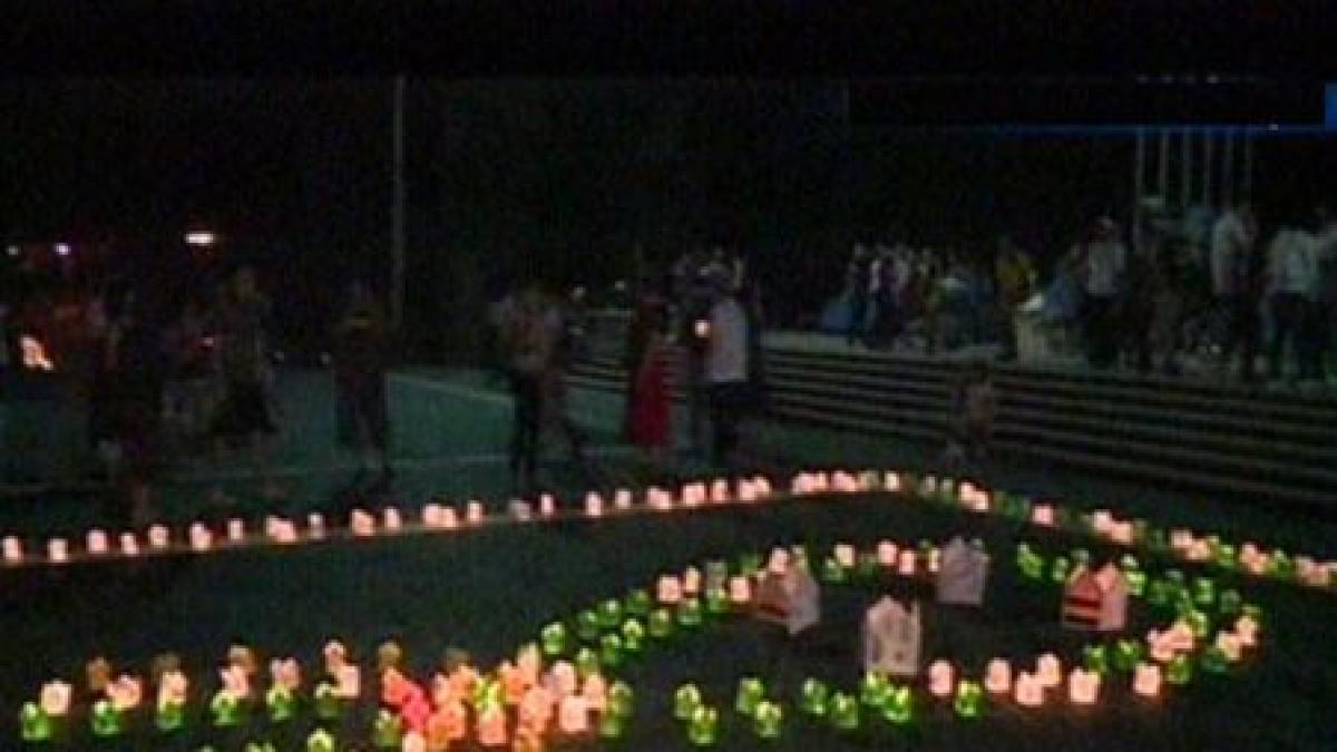 cercetasii au facut spectacol in parcul carol la festivalul luminii