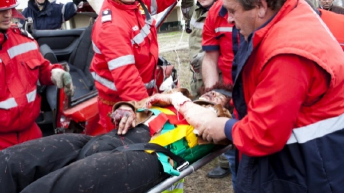 barbat batut si lasat intr o balta de sange in fata guvernului