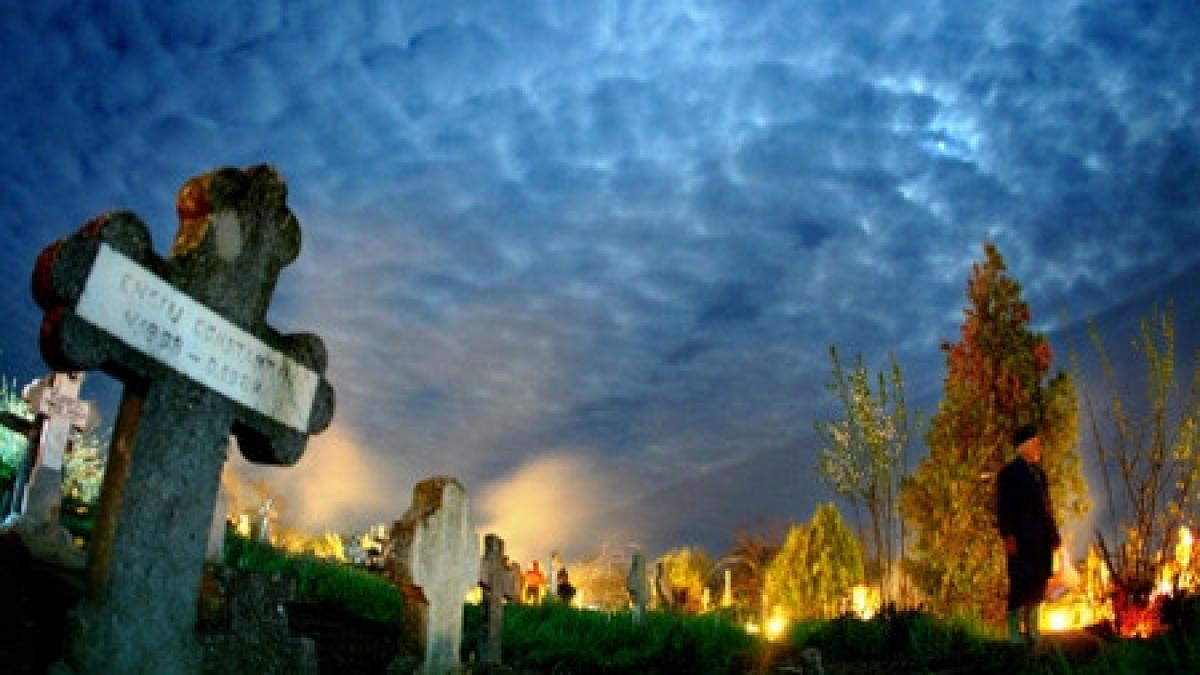 un tanar de 19 ani a profanat mormantul propriului sau tata