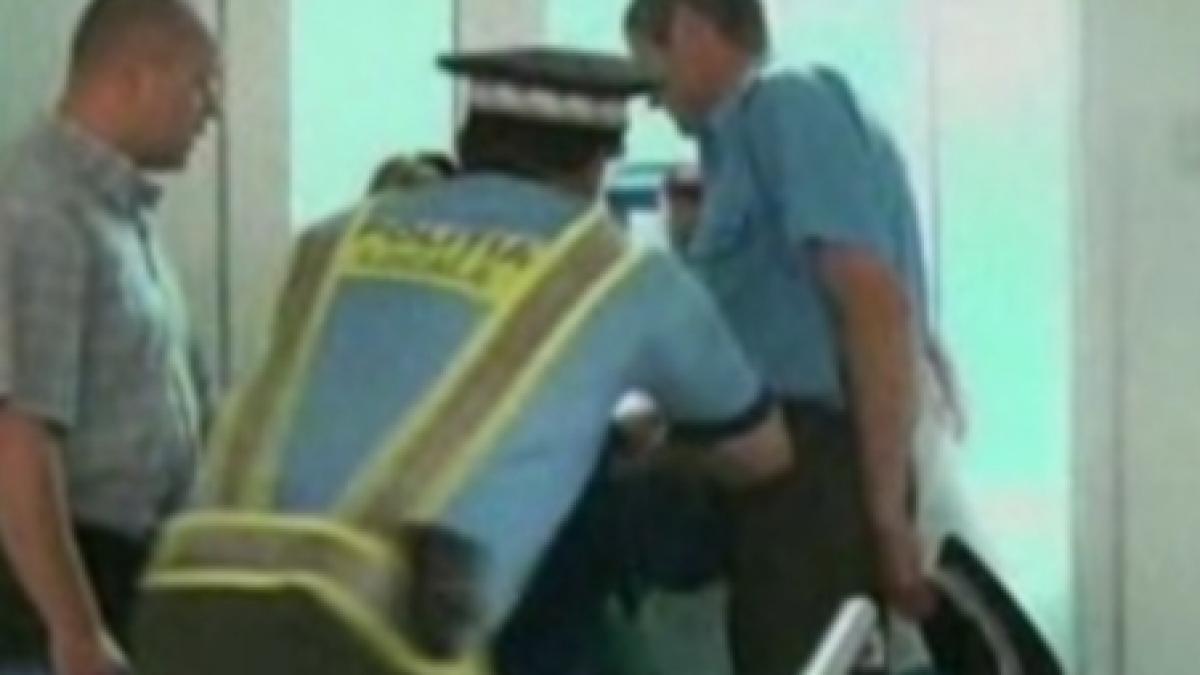 doi copii bolnavi si cu paduchi gasiti in grija unei bunici din botosani