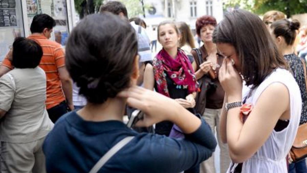 elevii unei scoli din galati invata in curtea institutiei din cauza caldurii