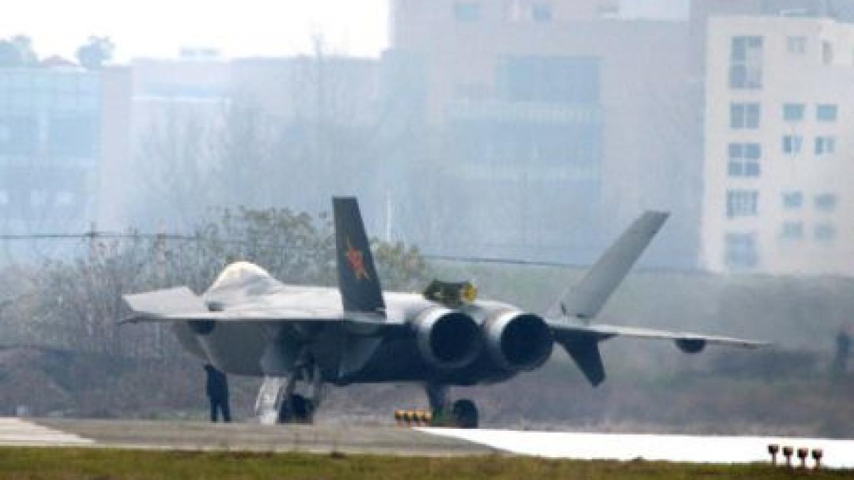 imagini cu un presupus avion de vanatoare de generatia a cincea dezvoltat de chinezi pe internet