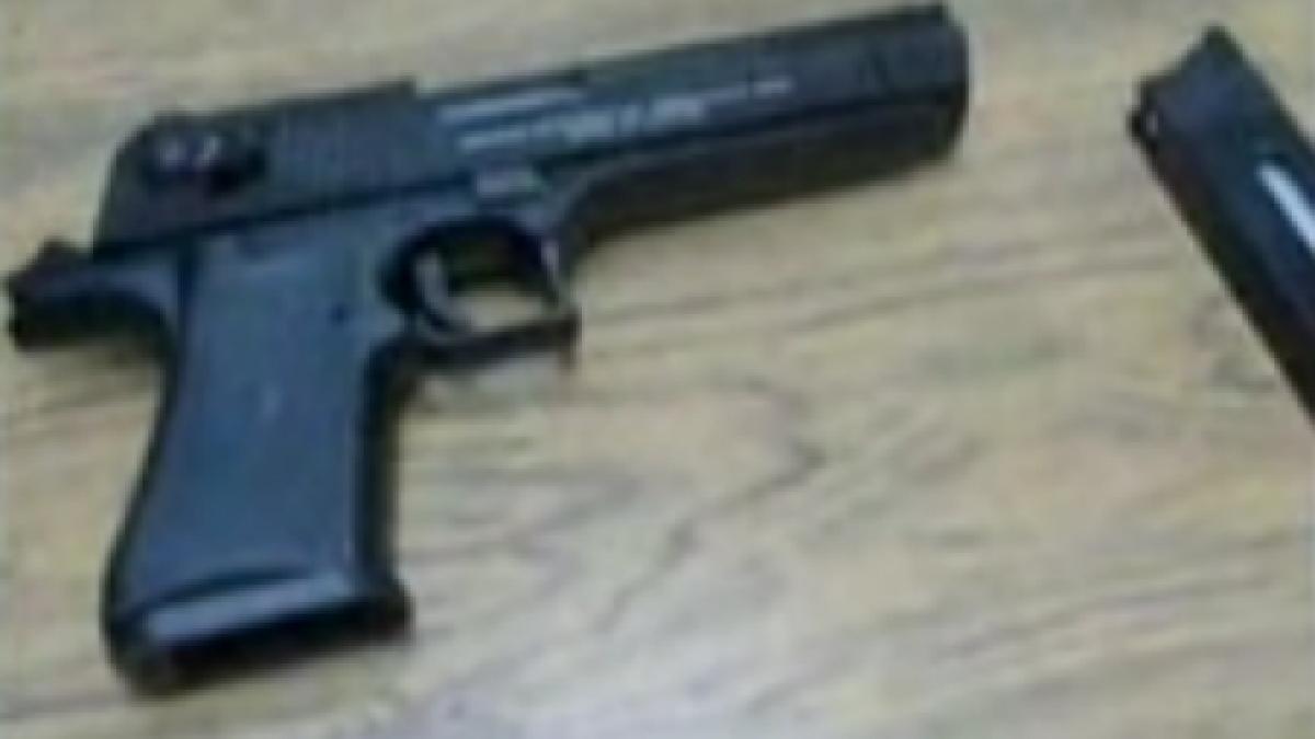 vest salbatic la galati un tanar s a apucat sa impuste cu bile de cauciuc femeile de pe strada