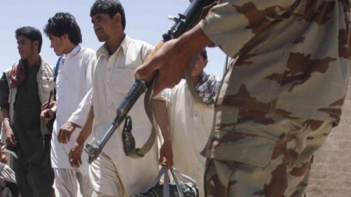 imagini socante un tanar neinarmat a fost impuscat mortal de o patrula militara din pakistan