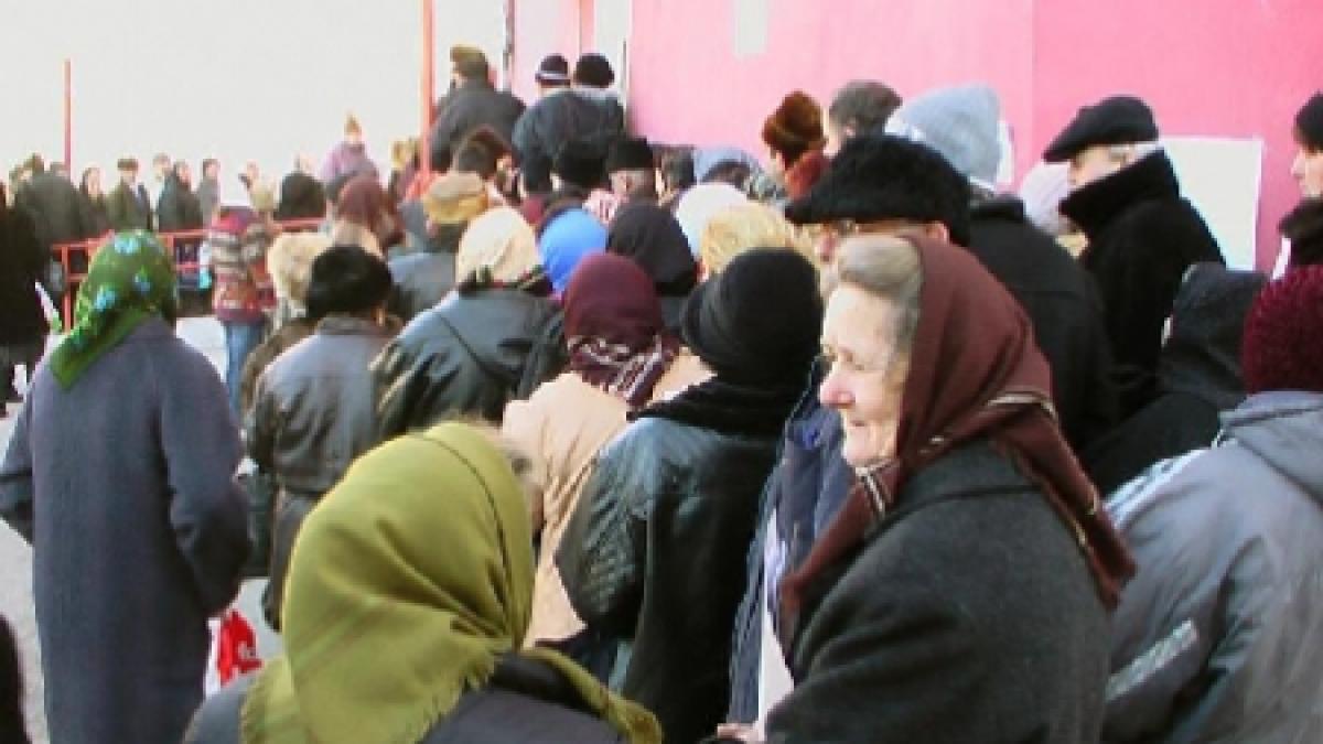 iasi circa 200 de pensionari s au luptat pentru bilete de tratament