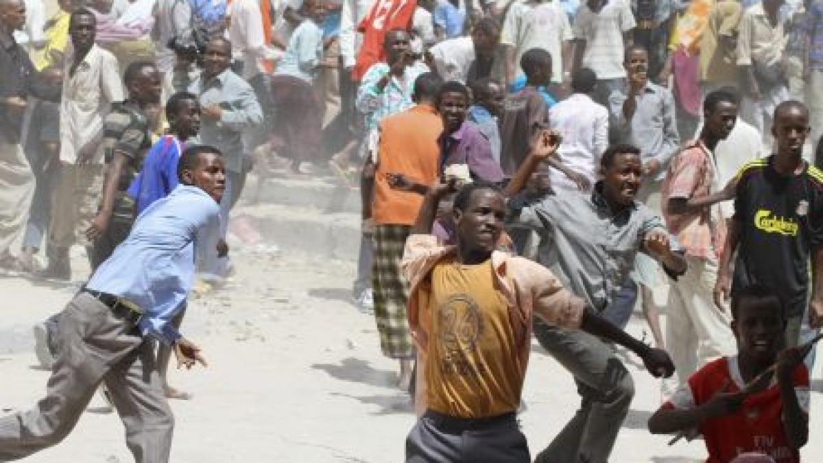 ministrul de interne din somalia a fost ucis in urma unui atentat sinucigas al unei nepoate