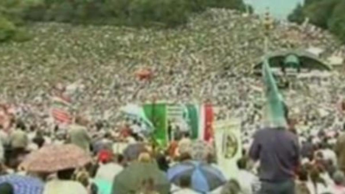 traditie veche de rusalii sute de mii de credinciosi au venit sa se roage la sumuleu ciuc