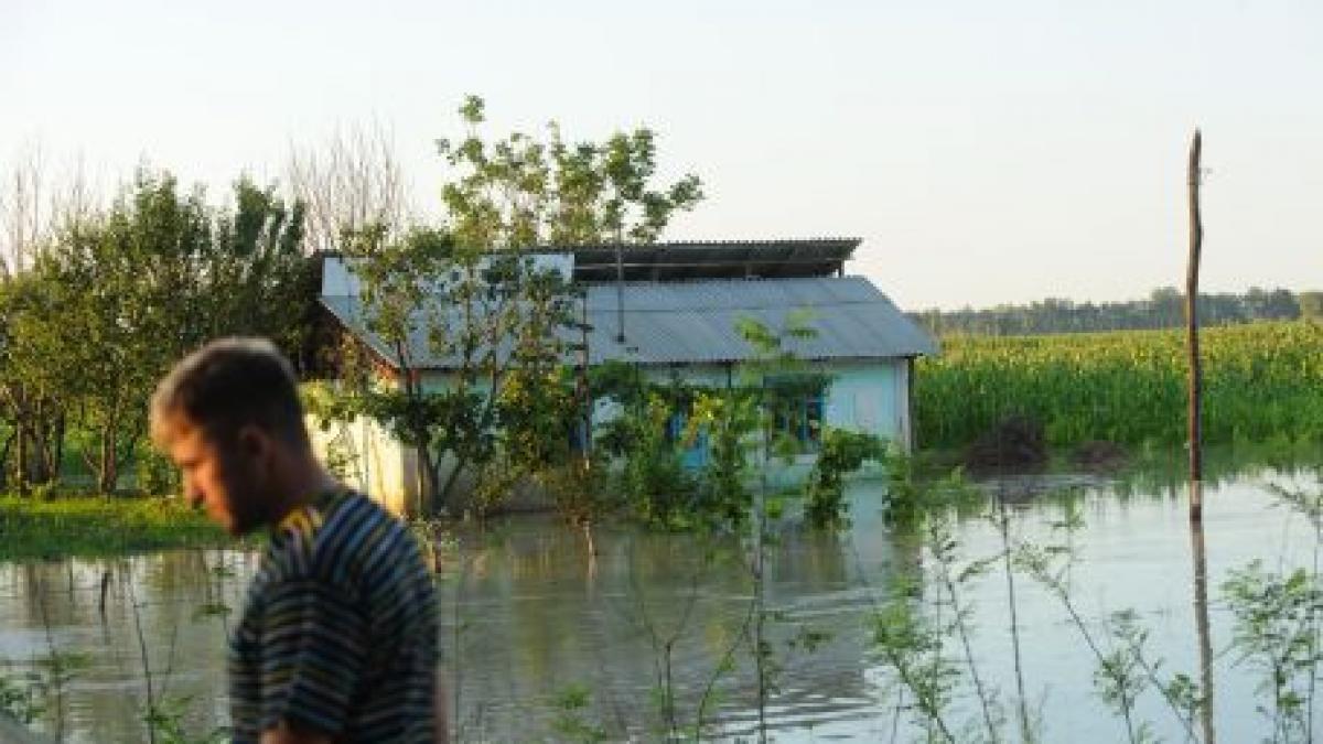 casele din localitatile arpasu si cartisoara au fost distruse de inundatii