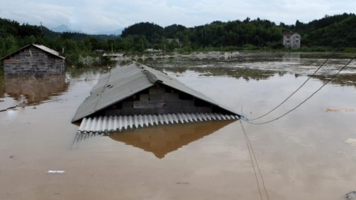 china peste 170 de morti si disparuti in urma inundatiilor