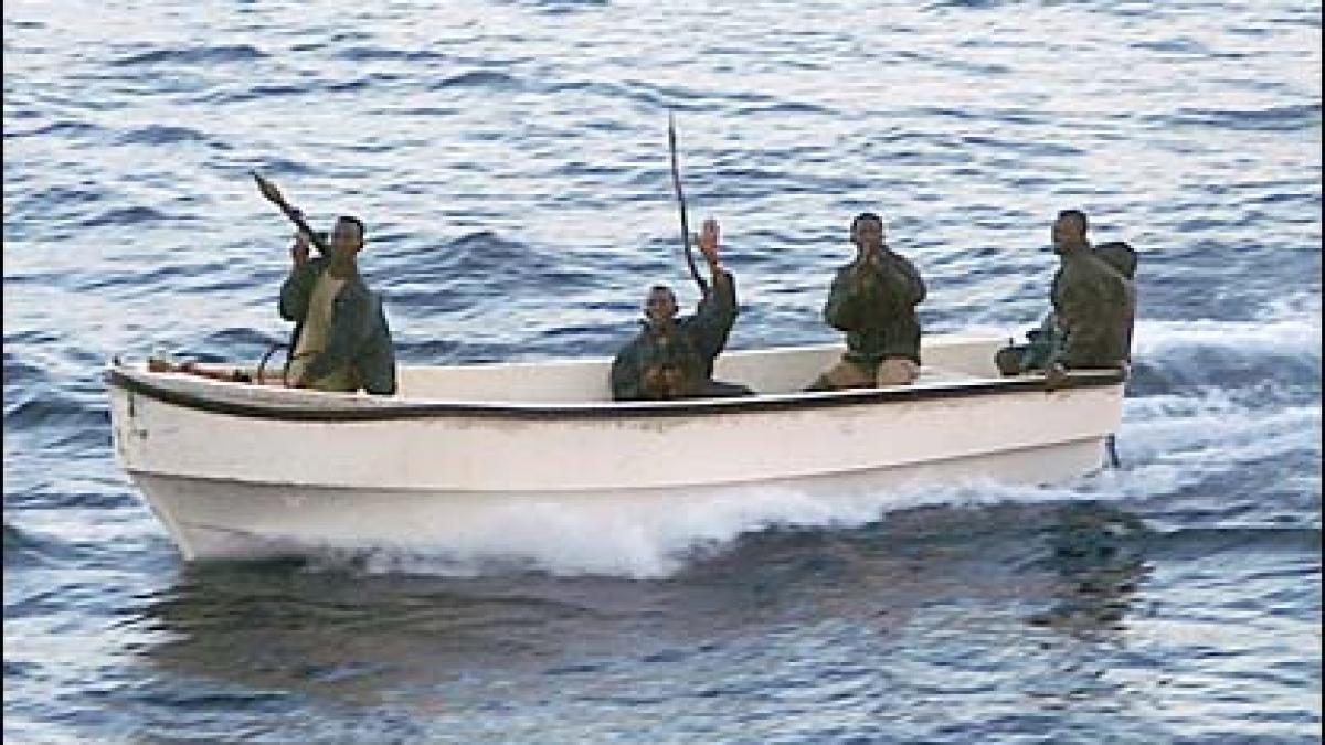 doi romani au fost capturati de pirati in vestul africii