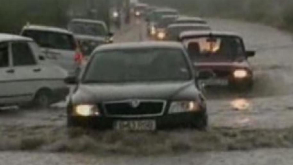 o ploaie de zece minute a dat peste cap circulatia in pitesti