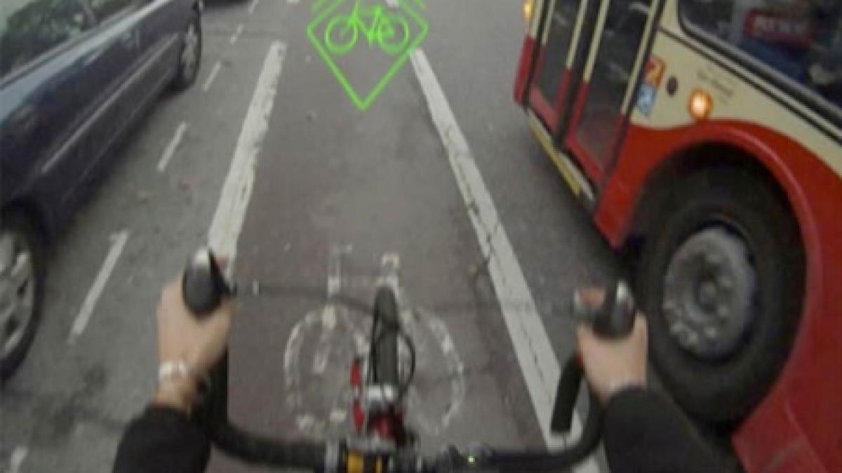 o studenta a inventat dispozitivul care ii face vizibili pe biciclisti in trafic