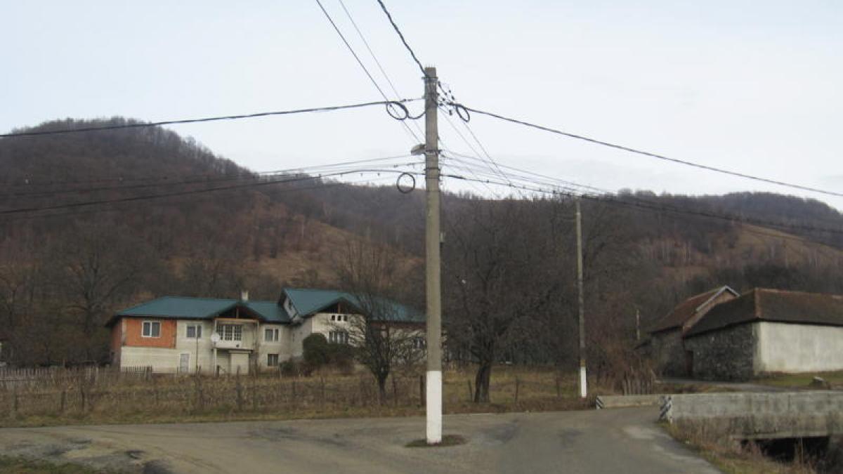 un hot a scapat cu viata dupa ce i au trecut sute de volti prin corp