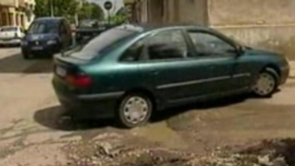 in urziceni gropile din asfalt sunt reale capcane pentru soferi