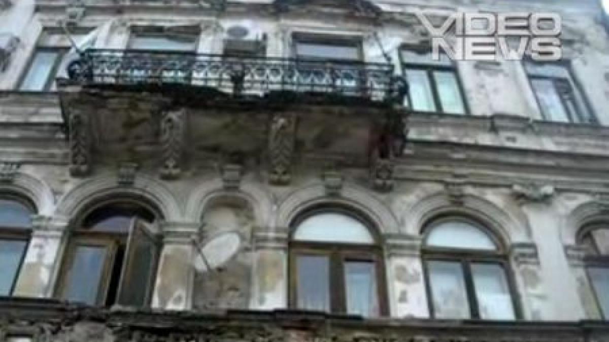 plimbarile prin centrul istoric al capitalei un sport extrem cladirile se pot darama peste trecatori