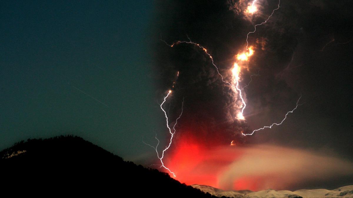 eruptia unui vulcan din chile ar putea amana startul copei america