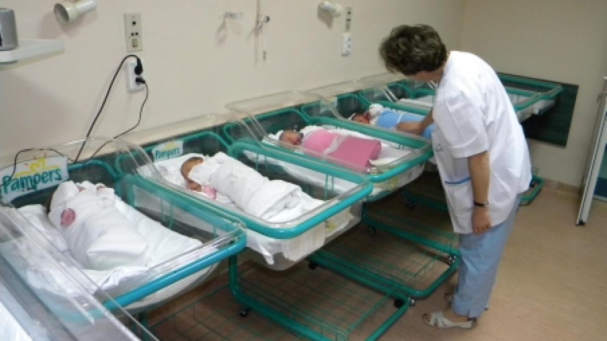 numarul nasterilor a scazut cu o treime odata cu miscorarea indemnizatiei pentru mame
