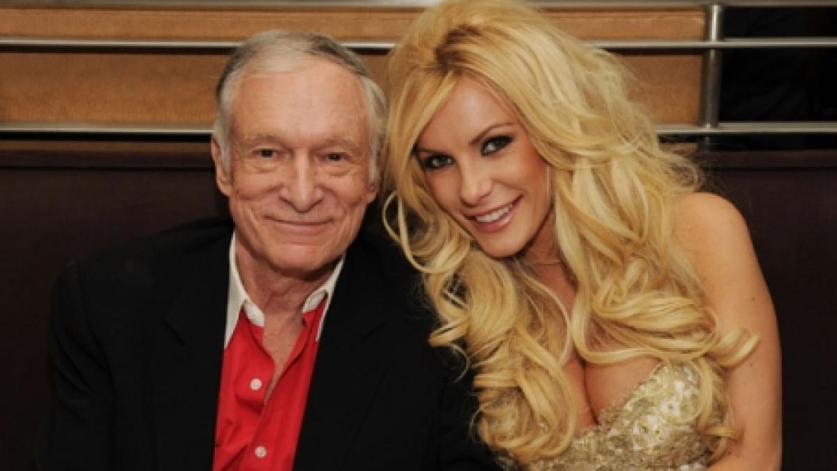 hugh hefner ar fi trebuit sa fie parasit la altar crystal s ar fi ales cu 500 000 de dolari