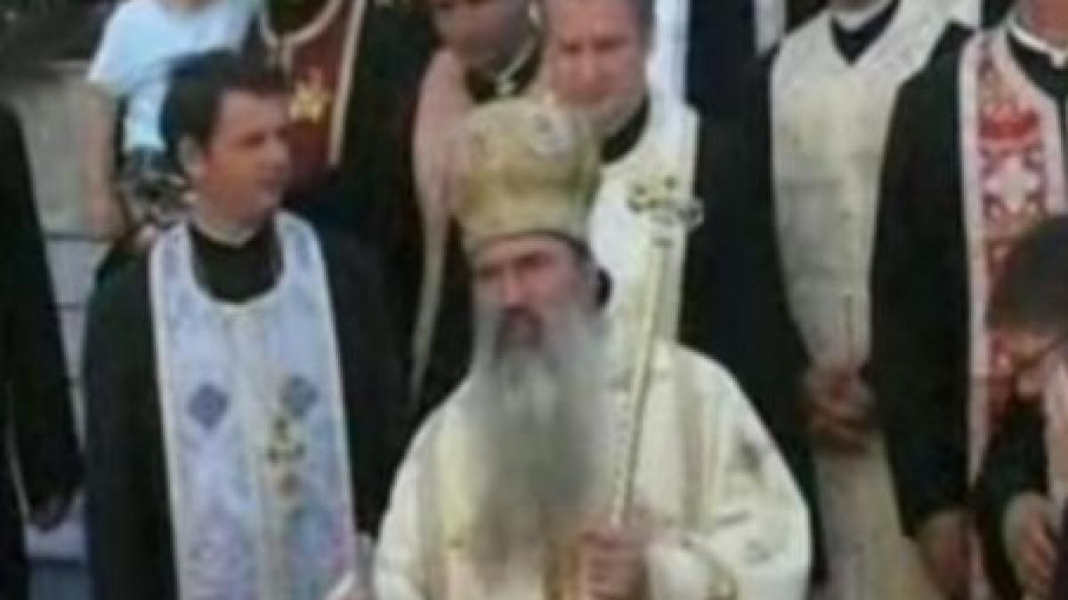 scandal la arhiepiscopia tomisului preotii i au imbrancit pe jurnalisti