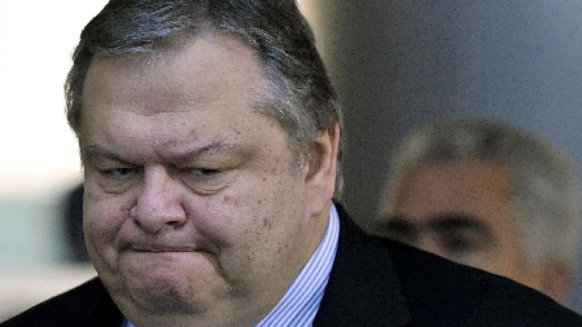 rocada de ministri in grecia ministrul finantelor a fost schimbat cu cel al apararii