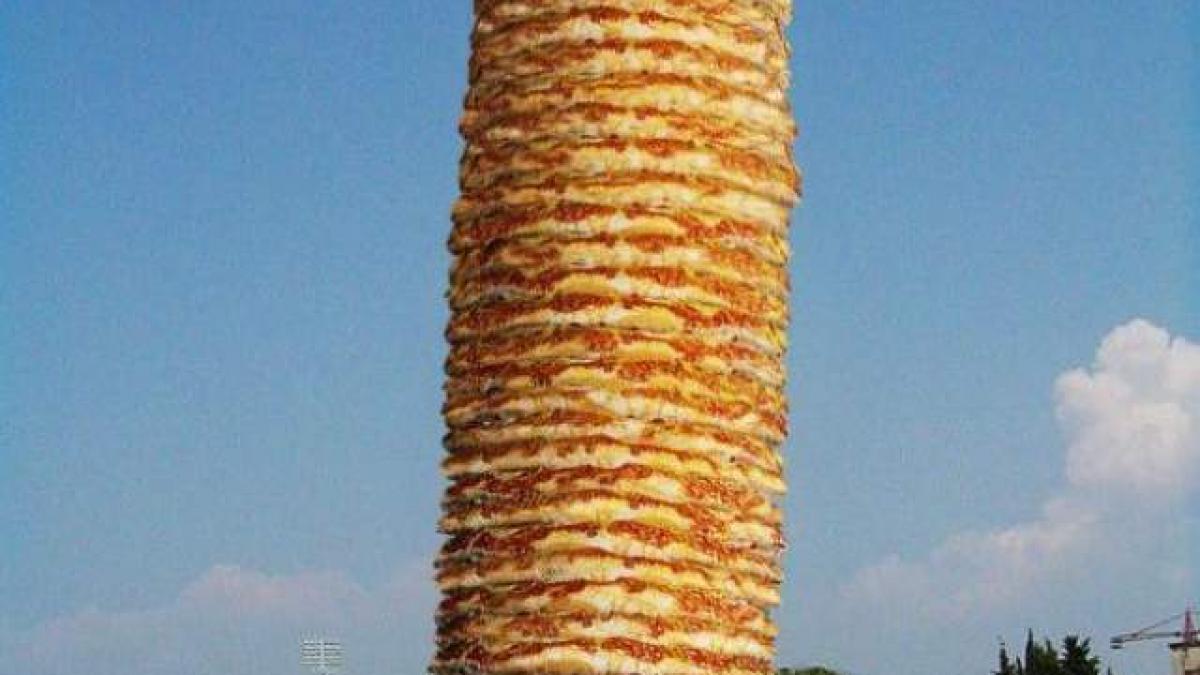 turnul din pisa a fost reconstruit in bucuresti din bucati de pizza