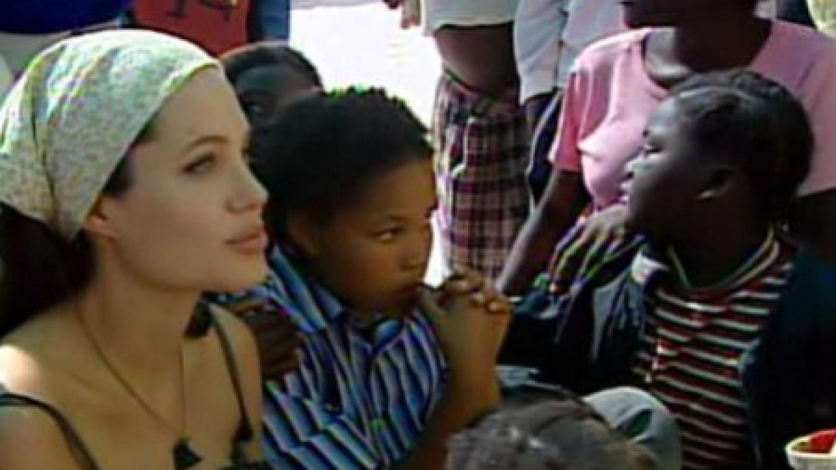 angelina jolie a vizitat refugiatii sirieni in turcia