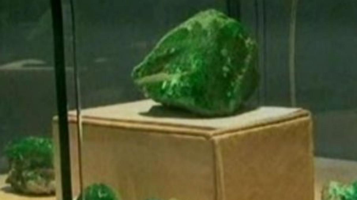 uite cel mai mare smarald din lume are 2 kilograme si 15 000 de carate