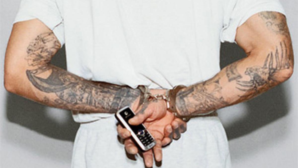 doi puscariasi s au imbogatit dupa ce au inselat sute de persoane cu sms uri capcana