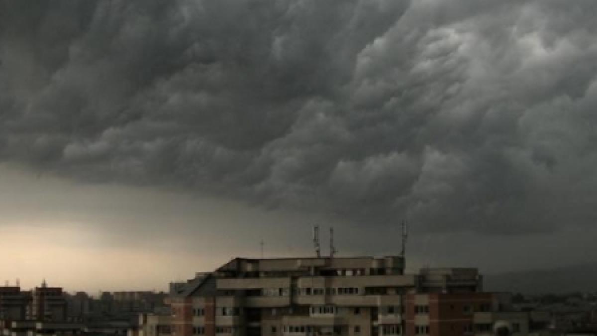 meteorologii au emis o avertizare de vijelii in brasov harghita covasna pana la ora 21 10