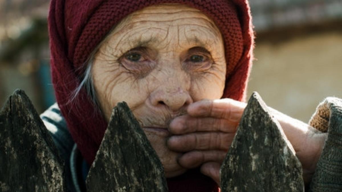 o batrana a fost calcata de trei masini pe dn 17 soferul vinovat a fugit de la locul accidentului