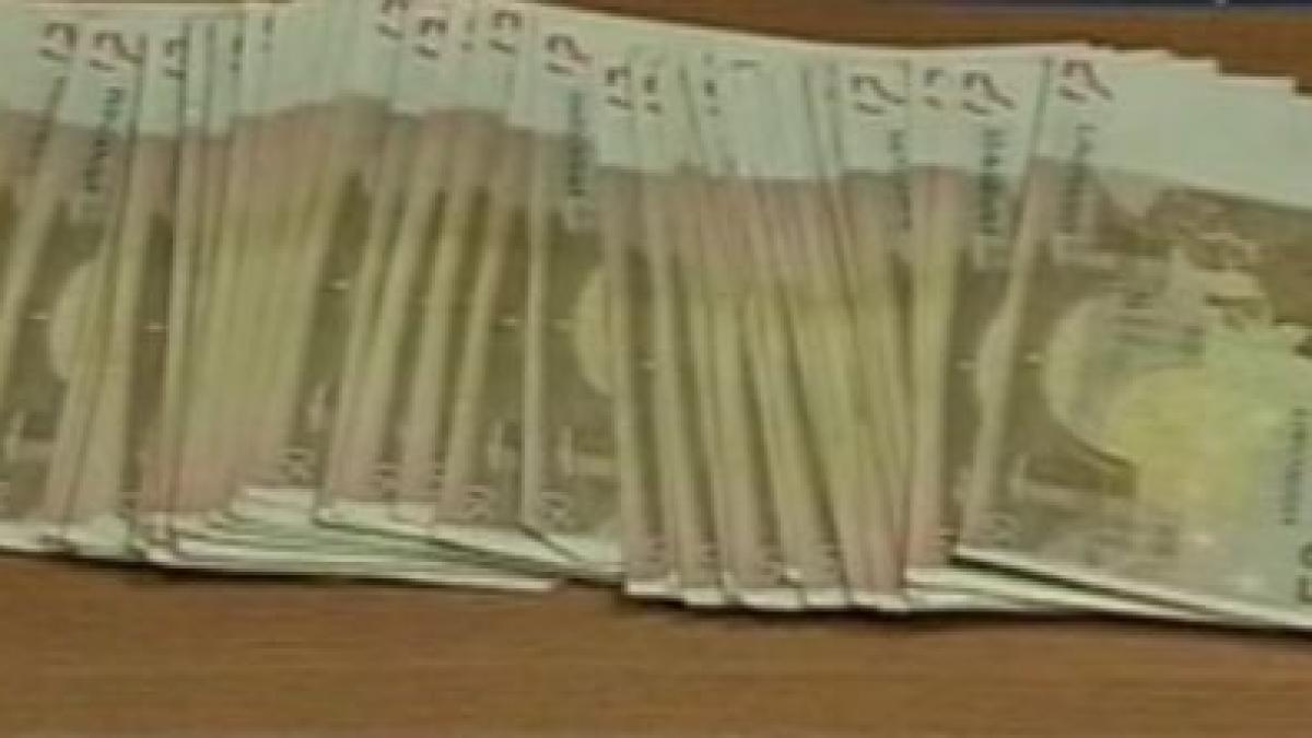 cei 10 000 euro aruncati din greseala la gunoi recuperati pe jumatate i a gasit un om al strazii