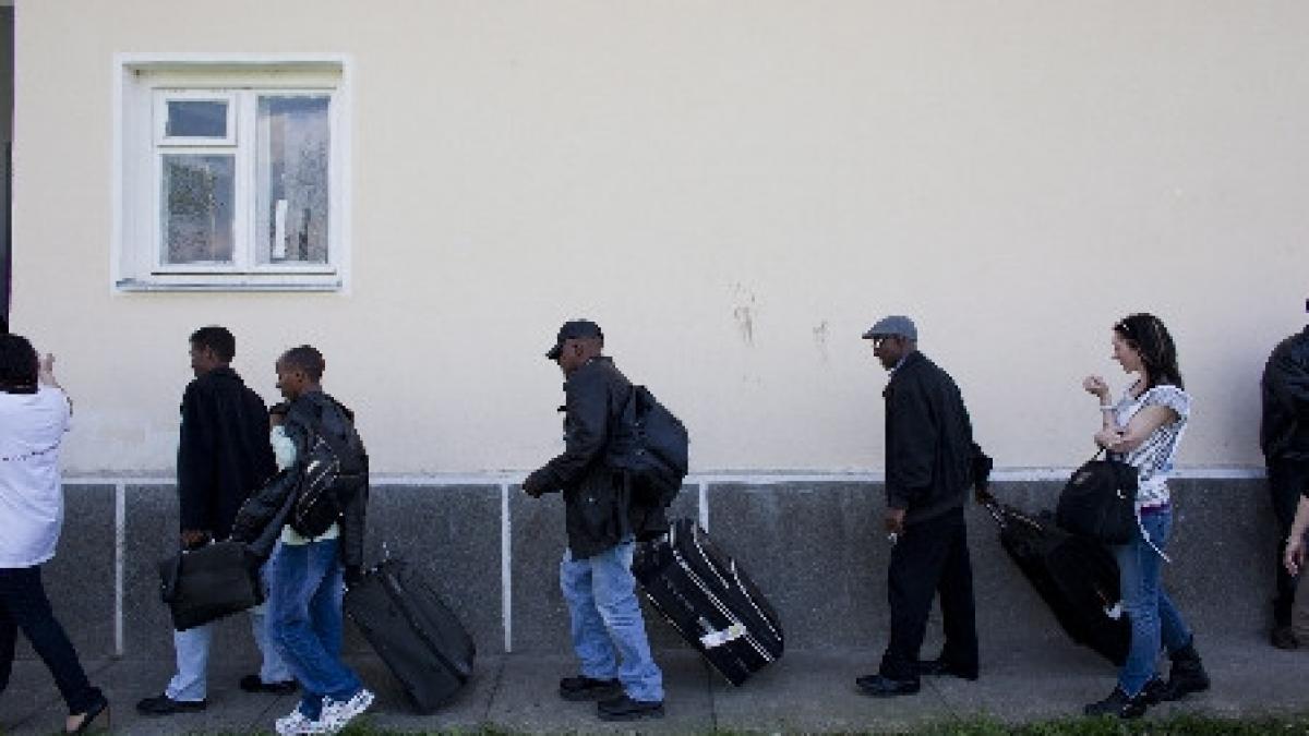 ziua mondiala a refugiatului sarbatorita in albastru de palatul parlamentului