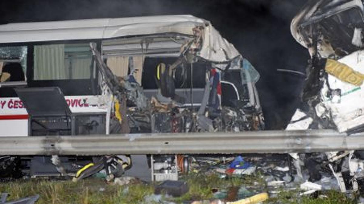 5 romani morti si 22 de raniti intr un accident cu un autocar in ungaria vezi situatia accidentelor