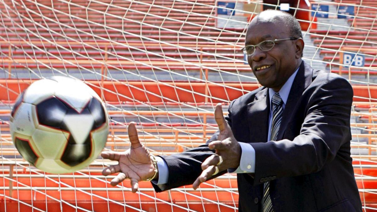jack warner vicepresedintele fifa a demisionat din toate functiile detinute in fotbal