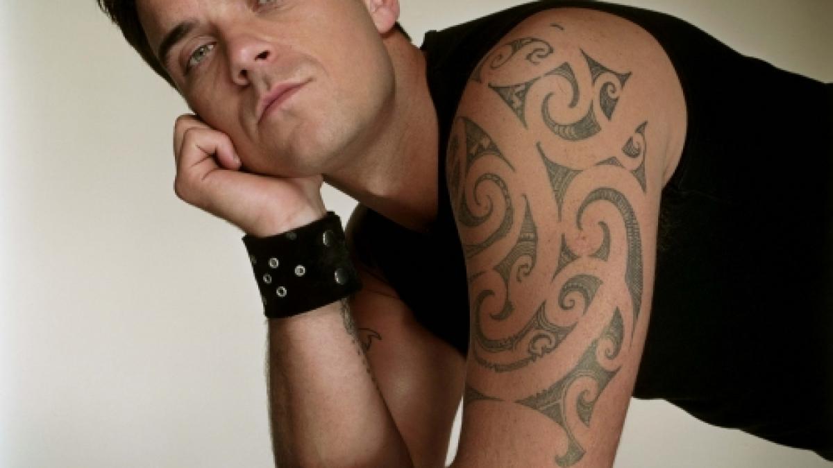 robbie williams a ramas fara pantaloni in timpul unui concert