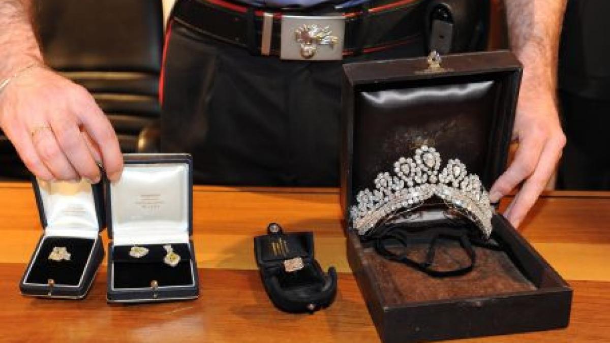 mai multe bijuterii furate care au apartinut evitei peron recuperate