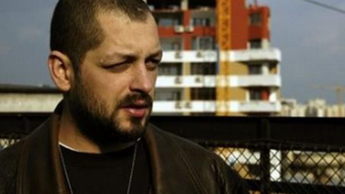 ombladon a impins o tanara de pe scena in timpul unui concert