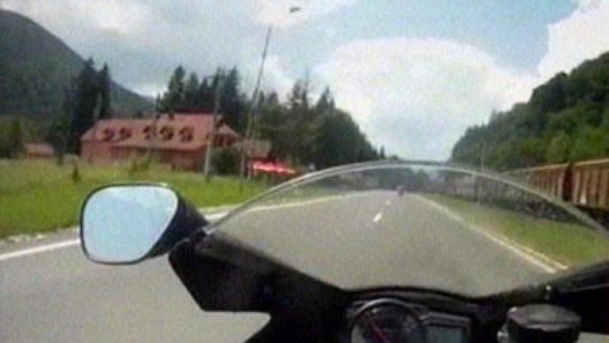 inconstient un motociclist s a filmat in timp ce gonea cu peste 200 km h pe dn1