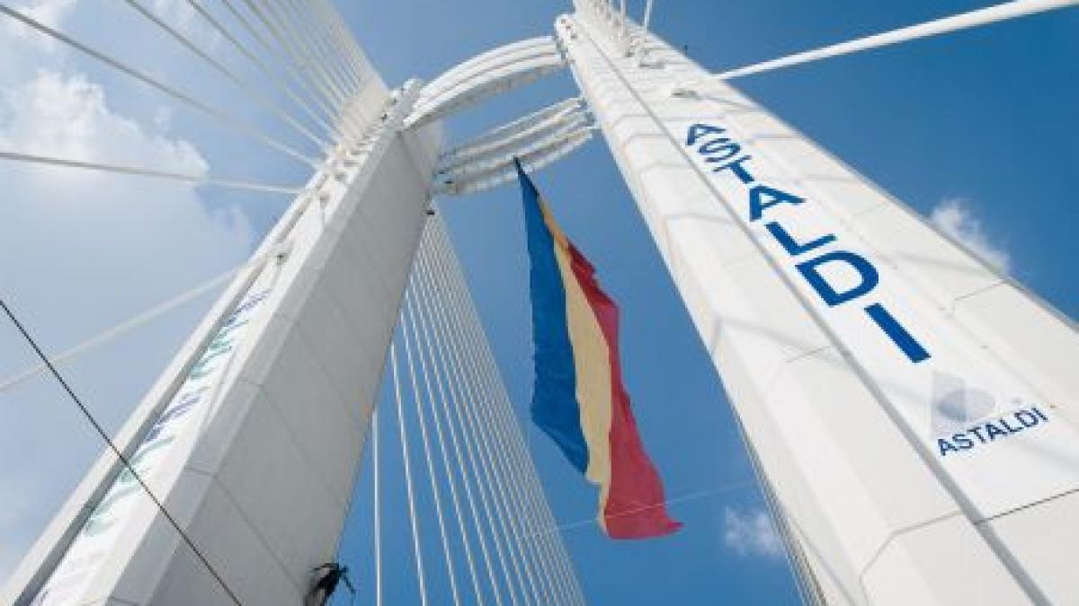 trafic intrerupt sambata noapte pe podul basarab din cauza drapelului national rupt