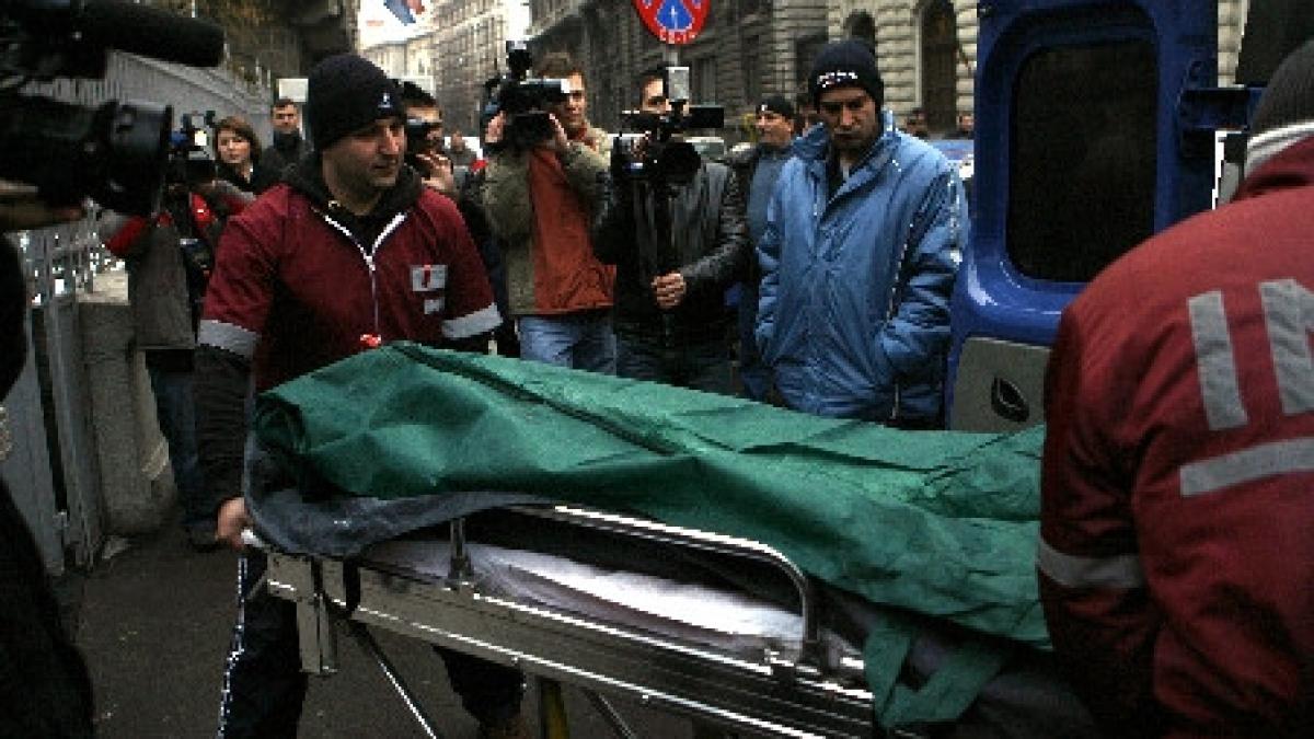 o tanara de clasa a xii a a murit dupa ce s a aruncat de la etajul cinci