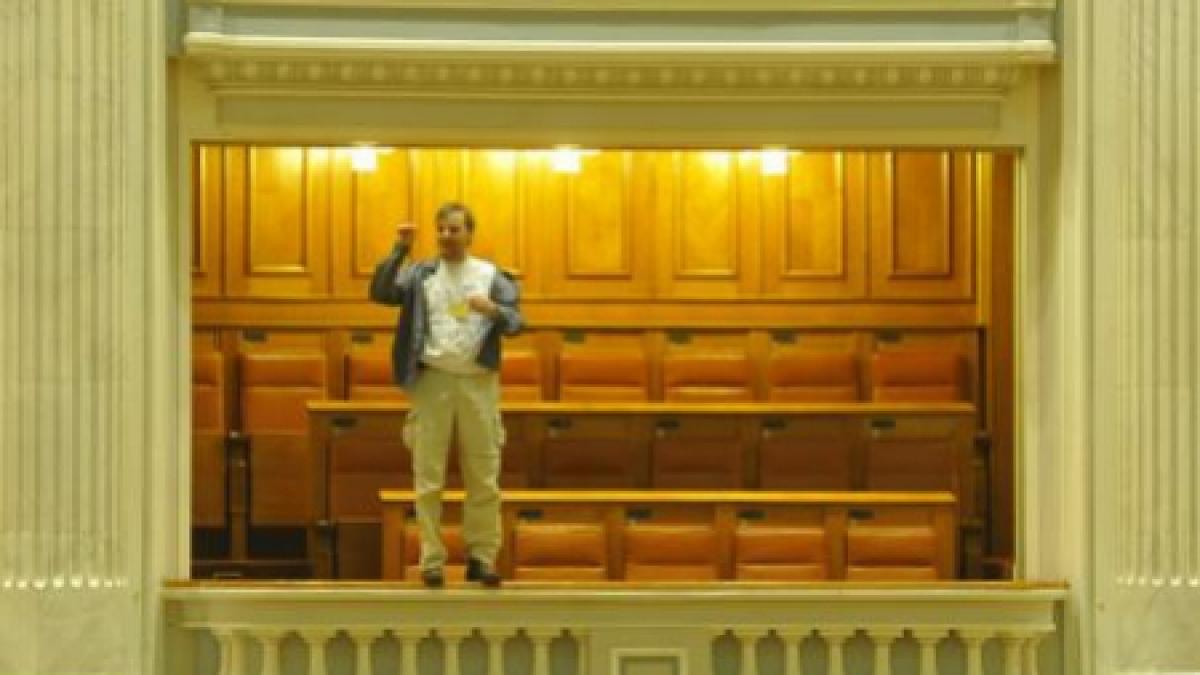 adrian sobaru cercetat penal pentru ca a protestat punandu si viata in pericol