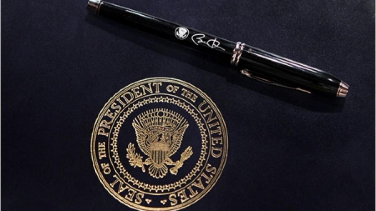 scandal la casa alba dupa ce obama a semnat o lege de la distanta