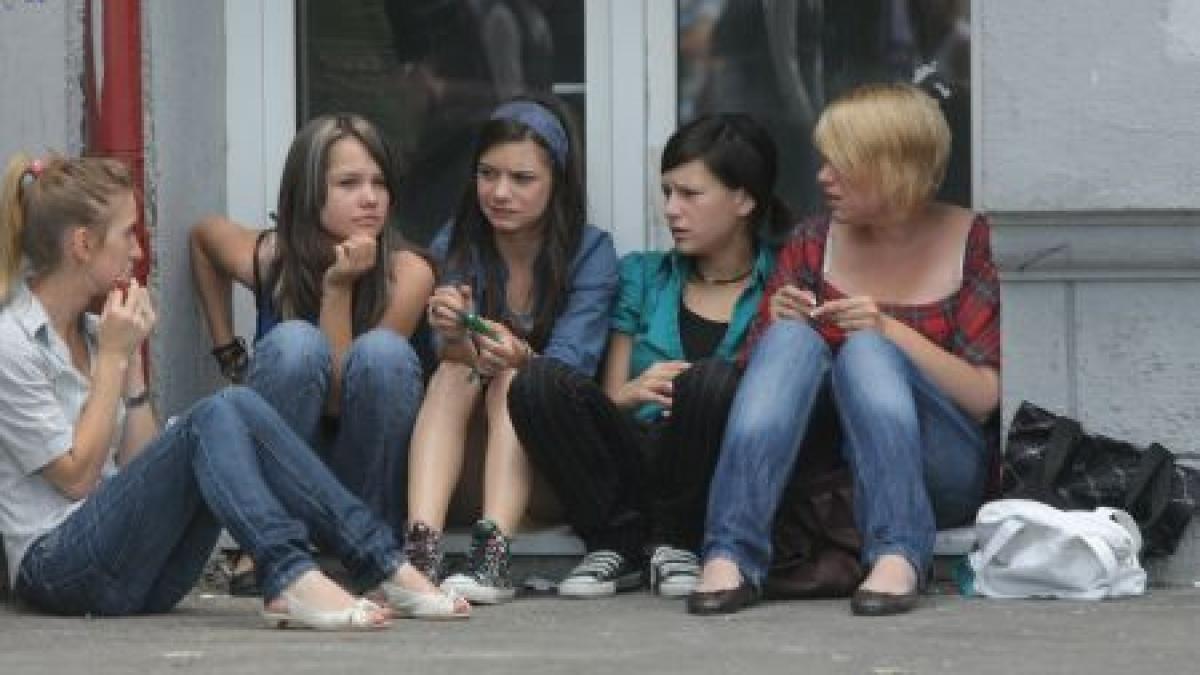 aproape toti elevii unui liceu din hunedoara eliminati din bacalaureat au fost prinsi cu fituici