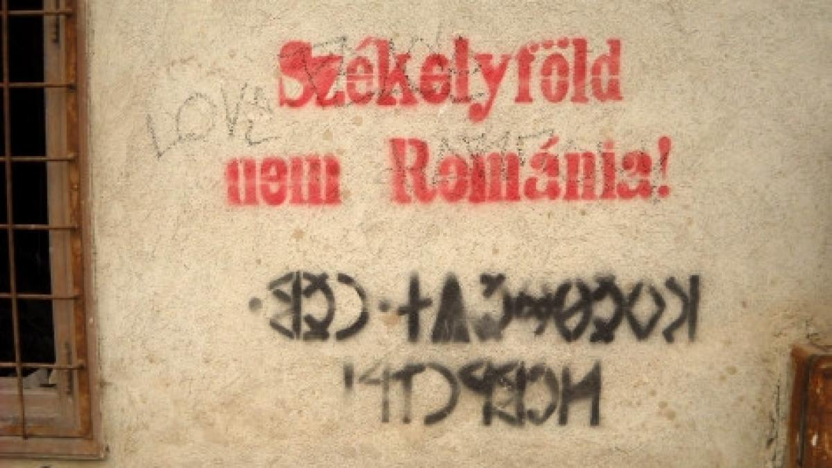 sediul prm covasna vandalizat cu mesajul tinutul secuiescu nu e romania si o svastica