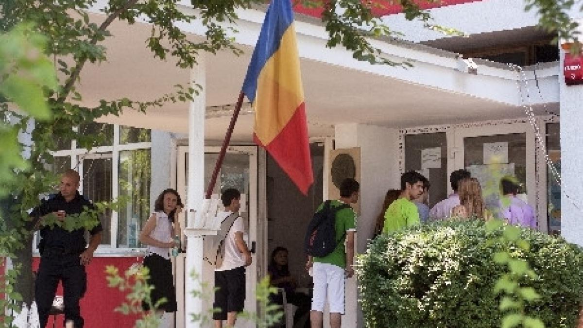 aproape 30 dintre elevii de clasa a viii a au picat la examenul de evaluare nationala